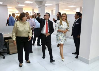 Al inaugurar el edificio de oficinas de gobierno de Caballo Calco no. 22, en el que se realizaron trabajos de rehabilitación para salvaguardar la integridad, seguridad y dignificar el espacio laboral de cerca de 600 trabajadoras y trabajadores, el alcalde Giovani Gutiérrez Aguilar destacó que Coyoacán es ejemplo de lo que debe de hacer un gobierno profesional, dedicado en todo momento al bien común. FOTOS: Especial