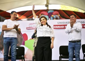Clara Brugada, candidata de Morena a la Jefatura de Gobierno, negó que su equipo esté detrás de la destrucción y el retiro de propaganda de su contrincante Santiago Taboada. FOTO: Campaña Brugada