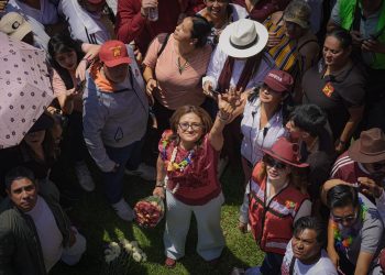 No sorprende a nadie que la candidata de Morena a la Alcaldía de Iztapalapa, Aleida Alavez arrancara muy bien su campaña en esa demarcación, que domina el grupo político que gobierna la CDMX desde 1997. El reto para ella es arrasar. FOTO: Especial