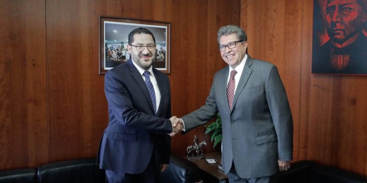 Ya que el jefe de Gobierno, Martí Batres envió las ternas para cubrir las licencias definitivas de Alcaldes en 6 demarcaciones, destaca el posible pacto con la ex edil Sandra Cuevas… bueno, en realidad con su jefe político, el coordinador de los senadores de Morena, Ricardo Monreal. FOTO: Archivo GCDMX