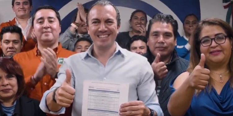 Con muy buen ánimo, el panista Carlos Orvañanos da las últimas pinceladas a su estrategia y conformación de su equipo de campaña por la Alcaldía Cuajimalpa. Están muy optimistas de que van a ganar por varias razones: la alianza con el PRI y el PRD les suma más votos que a Morena, PT y PVEM. FOTO: X / Carlos Orvañanos