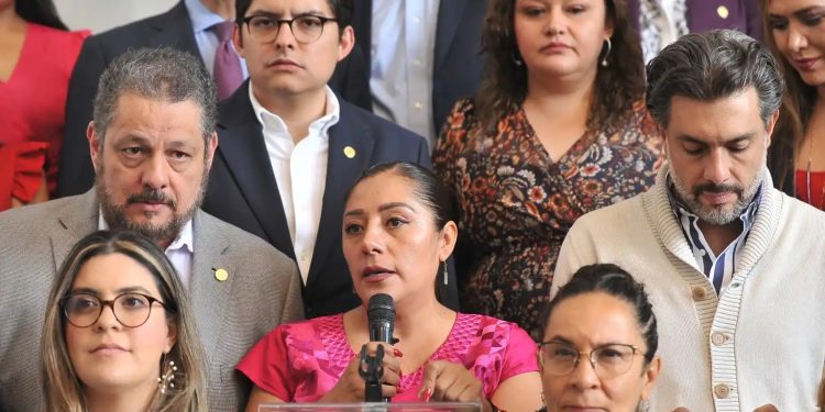Sí el llamado “Plan B” de reforma electoral de la presidenta Claudia Sheinbaum no se aprueba en el Senado de la República por la falta de apoyo del PT, podría provocar una ola expansiva hacia todo el país que, en el caso de la Ciudad de México, Morena pierda la mayoría calificada en el Congreso y ya no pueda reformar la Constitución. FOTO: Especial (archivo)