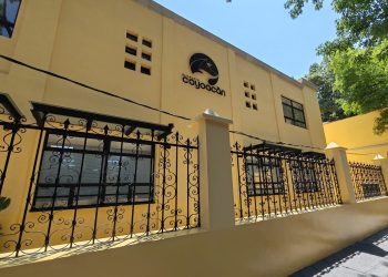 Con el objetivo de salvaguardar la integridad de las personas servidoras públicas que laboran en la alcaldía Coyoacán, concretamente en el edificio de la calle Caballo Calco número 22 en el centro de Coyoacán, se entregó a las y los trabajadores las nuevas instalaciones rehabilitadas las cuales cuentan con todas las medidas de protección civil necesarias para este tipo de edificaciones. FOTOS: Especial