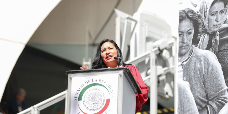 Para Ana Lilia Rivera es un honor y un deber rendir homenaje a las valientes mujeres que han abierto el camino con su valor, determinación y sacrificio, allanando el camino para las siguientes generaciones. FOTO: Senado