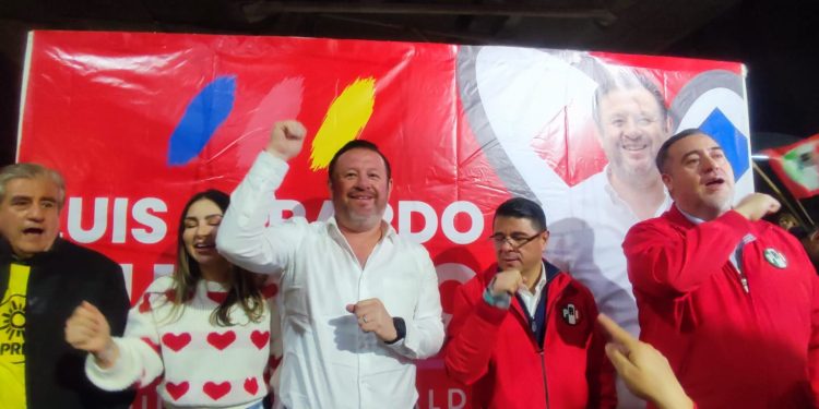 Luis Gerardo “El Güero” Quijano inició su campaña para buscar la reelección como alcalde de La Magdalena Contreras. Con firmeza y determinación, “El Güero” Quijano se compromete a seguir trabajando por el bienestar de todos los habitantes de esta alcaldía. FOTO: Especial