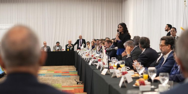 La candidata por la alcaldía de Cuauhtémoc por la coalición “Va X la Ciudad de México”, Ale Rojo de la Vega lamentó que el gobierno capitalino de Morena trate al sector inmobiliario de vivienda como si fueran delincuentes, pues les llaman “cartel inmobiliario”. FOTO: Especial