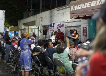 La candidata de Va X La Ciudad de México a la Alcaldía Cuauhtémoc, Alessandra Rojo de la Vega, denunció nuevamente este martes fueron líderes vecinales de la colonia Doctores que apoyan su movimiento fueron amenazadas “por parte del equipo operativo de la candidata (Caty) Monreal”. FOTO: Especial
