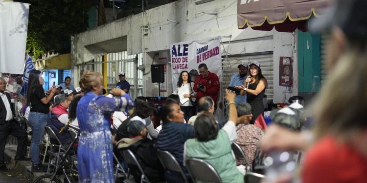 La candidata de Va X La Ciudad de México a la Alcaldía Cuauhtémoc, Alessandra Rojo de la Vega, denunció nuevamente este martes fueron líderes vecinales de la colonia Doctores que apoyan su movimiento fueron amenazadas “por parte del equipo operativo de la candidata (Caty) Monreal”. FOTO: Especial