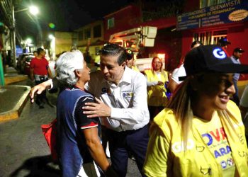 Durante la siguiente administración vamos a seguir insistiendo en la necesidad de contar con un convenio de colaboración entre la Alcaldía y la Procuraduría Social (PROSOC) para que se nos permita realizar obras, mantenimiento y trabajos de servicios urbanos de manera abierta en unidades habitacionales, anunció Giovani Gutiérrez Aguilar, candidato de la Coalición Va X La Ciudad de México, para la alcaldía Coyoacán. FOTO: Especial