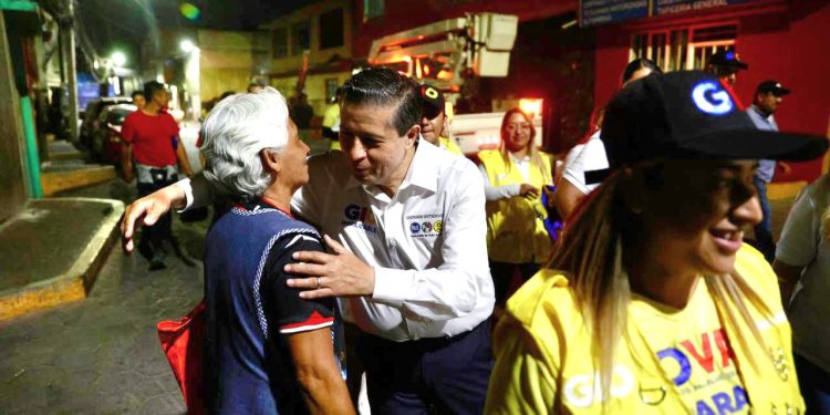 Durante la siguiente administración vamos a seguir insistiendo en la necesidad de contar con un convenio de colaboración entre la Alcaldía y la Procuraduría Social (PROSOC) para que se nos permita realizar obras, mantenimiento y trabajos de servicios urbanos de manera abierta en unidades habitacionales, anunció Giovani Gutiérrez Aguilar, candidato de la Coalición Va X La Ciudad de México, para la alcaldía Coyoacán. FOTO: Especial