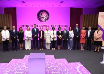 Hoy lunes seguramente habrá más claridad de lo que ocurrió ayer por la noche en el primer debate a la elección presidencial. Como ya es costumbre, cada parte se dice triunfadora y favorecida por el votante. FOTO: Especial