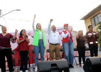 El candidato de Morena-Partido Verde y PT por el Distrito 15 de la Ciudad de México, Pabo Trejo, inició su campaña de manera simbólica con un gran evento, en la tarde, en la colonia más pequeña pero no por ello menos importante de Iztacalco: Cuchilla Agrícola Oriental. FOTO: Especial