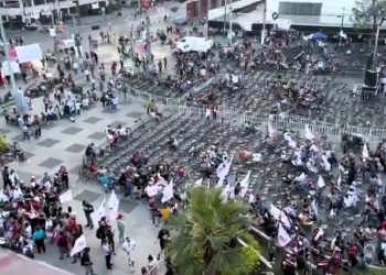 La fractura que prevalece en las bases de Morena en la Gustavo A. Madero ante la imposición del chuchista Janecarlo Lozano como candidato a alcalde ya afectó de manera directa la campaña de Clara Brugada, y está a un tris de que le pegue a su abanderada presidencial, Claudia Sheinbaum. FOTOS: Especial