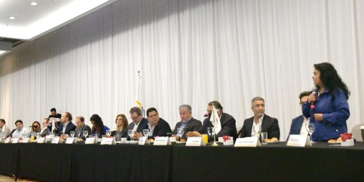 El gobierno de la Ciudad de México debe “entrarle de manera sería” al problema de escasez de agua en las 16 alcaldías, dijo la candidata a edil por Azcapotzalco, del PRI, PAN y PRD, Margarita Saldaña Hernández, quien lamentó que actualmente en la capital del país se desperdicia en fugas el 60% del agua que llega.  FOTOS: Especial