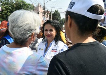 La candidata a la alcaldía por Azcapotzalco de la Alianza Va X México, Margarita Saldaña Hernández rechazó las acusaciones de que la administración que ella encabezó antes de pedir licencia y la actual con Miguel Ángel Ocano estén cobrando derecho de piso a los comerciantes ambulantes para su campaña. FOTO: Especial