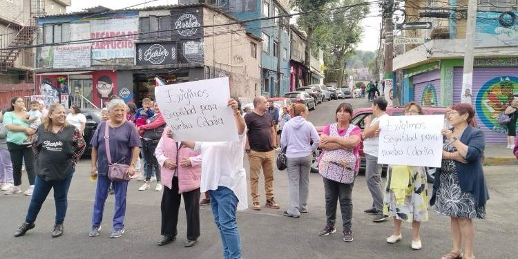 Según Morena, dizque tienen la maquinaria lista para recuperar diversas Alcaldías en la CDMX, pero en realidad sólo son grupos de choque, tipo porriles, cuyo único fin es crear desorden y caos en las demarcaciones gobernadas por la oposición, para ver si en una de esas logran reventar la elección. FOTO: Especial