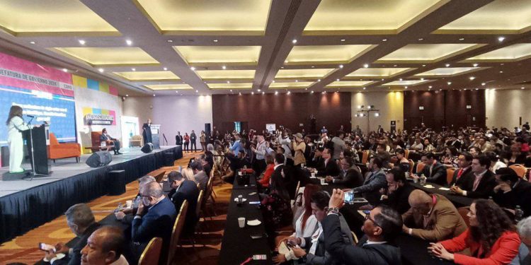 Clara Brugada, candidata a jefa de Gobierno de la Ciudad de México por la coalición “Sigamos Haciendo Historia”, dijo que su estrategia para aumentar la seguridad en la capital mexicana estará basada en tecnología de punta. FOTO: Especial