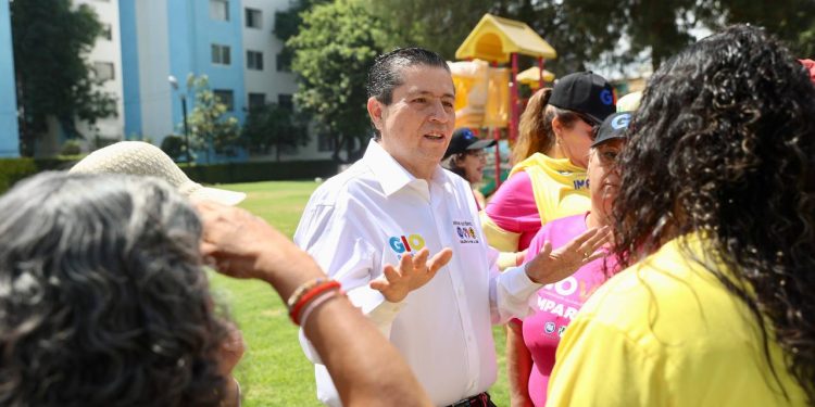 Uno de cada cuatro coyoacanenses vive en una Unidad Habitacional, por eso, la atención y el mantener un papel proactivo será fundamental, dijo Giovani Gutiérrez Aguilar, candidato de la Coalición Va X la Ciudad de México. FOTO: Especial