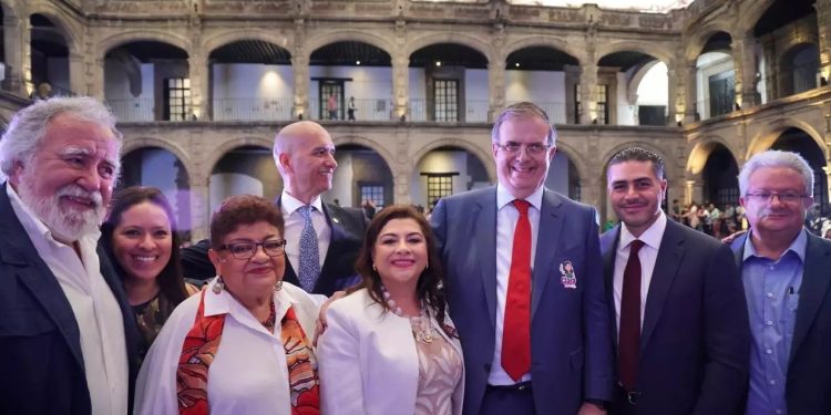 Clara Brugada, candidata de la coalición "Sigamos Haciendo Historia", presentó su estrategia para la seguridad y construcción de paz “Visión 360" a través de la cual, de ganar las elecciones del 2 de junio como jefa de gobierno de la Ciudad de México, combatirá la inseguridad de la capital mexicana. FOTO: Especial