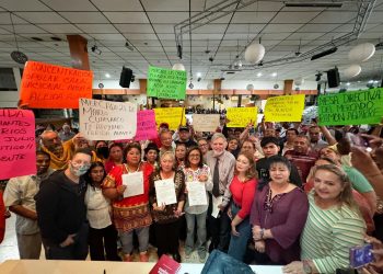 La candidata Aleida Alavez firmó el acuerdo para la sostenibilidad, cuidado, atención y desarrollo de los mercados y concentraciones de abasto popular en la Alcaldía Iztapalapa. FOTO: Especial