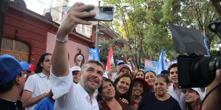 En X, Tabe le reviró en un video en que AMLO dice, entre otras cosas: “La clase media es egoísta, clasista racista…”. López Obrador sabe que esos estratos sociales ya no están con él, por eso Clara Brugada ni se atreve a mencionarlo durante su campaña para la Jefatura de Gobierno. FOTO: Especial