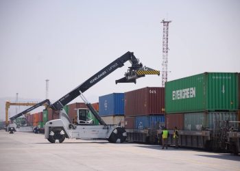 Clara Brugada, candidata a la Jefatura de Gobierno por la coalición “Sigamos Haciendo Historia”, prometió reconvertir la zona industrial de Vallejo con la creación del Corredor Ferroviario Pantaco - AIFA (Aeropuerto Internacional Felipe Ángeles) para aprovechar el nearshoring. FOTO: Especial