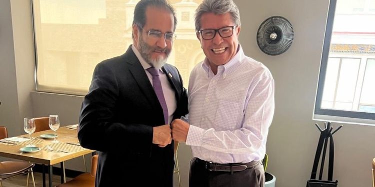 Algo deben estar viendo él y Ricardo Monreal que al menos para la foto ligaron las paces “para asegurar el avance de la Cuarta Transformación (sic)”, posteó Bejarano, quien hace no mucho juró vengarse del zacatecano, a quien acusó de haber traicionado al movimiento en 2021. FOTO: X / René Bejarano