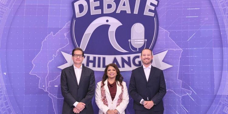 Este domingo habrá función estelar: el tercer debate entre los candidatos a la Jefatura de Gobierno de la CDMX, en el que Santiago Taboada podría noquear a Clara Brugada, pues estarán a discusión los temas de “seguridad y justicia”, los de peores resultados de Morena en la capital del país. FOTO: Especial