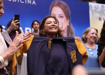 La aspirante a la Jefatura de Gobierno por Morena, PT y PVEM, Clara Brugada, prometió que, de ganar las próximas elecciones del 2 de junio, impulsará la ciencia y la tecnología en la Ciudad de México. FOTO: Especial