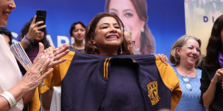 La aspirante a la Jefatura de Gobierno por Morena, PT y PVEM, Clara Brugada, prometió que, de ganar las próximas elecciones del 2 de junio, impulsará la ciencia y la tecnología en la Ciudad de México. FOTO: Especial