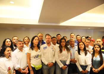 Además, Taboada y todos los candidatos a alcaldes y diputados locales también expresaron su pleno respaldo a Rojo de la Vega, cuyo vehículo fue baleado la noche del sábado, pero afortunadamente ella resultó ilesa. FOTO: Especial