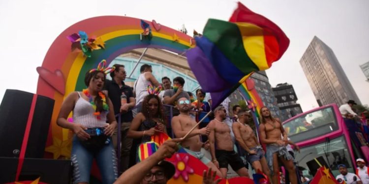 La Secretaría de Seguridad Ciudadana (SSC), informó que se realizará un dispositivo de prevención, vigilancia y vialidad para garantizar la seguridad y movilidad de quienes participarán en la 46 Marcha del Orgullo LGBTTTIQ+.