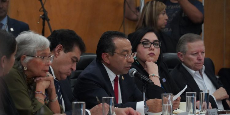 Finalmente, el magistrado presidente del Poder Judicial de la Ciudad de México reiteró la importancia de realizar reformas siempre y cuando se respeten los derechos y la carrera de todos los empleados que por años han dedicado su vida a impartir justicia en este país