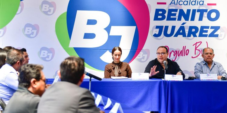 La alcaldía Benito Juárez llevó a cabo la primera reunión con representantes legales de plazas comerciales, con el objetivo de reforzar la coordinación en materia de seguridad y protección civil. FOTO: Especial