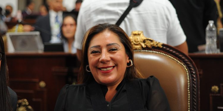 En la discusión de las iniciativas sobre el Sistema Público de Cuidados presentadas en el Congreso de la Ciudad de México deberá tomarse en cuenta que la maternidad se ha transformado y que ello implica el involucramiento total de los hombres, aseveró la diputada Xóchitl Bravo Espinosa. FOTO: Especial