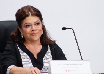 El asunto se planteó este jueves en la columna Mensaje Político de Alejandro Lelo de Larrea, con el encabezado “La imperiosa necesidad de proteger funcionarios”. Y precisamente de ello habló horas después la jefa de Gobierno, Clara Brugada, en conferencia de prensa. FOTO: Especial