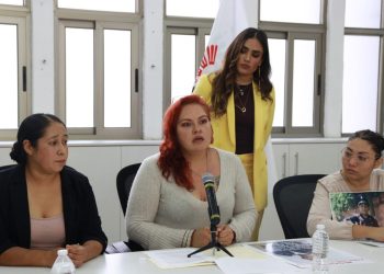 Madres de niños que estudiaban en la Academia Militarizada Oliin Cuauhtémoc exigieron a las autoridades que den celeridad a las investigaciones y deslinden responsabilidades ante las denuncias por maltrato físico y emocional, lo más grave el “homicidio calificado” –así lo indaga la Fiscalía– del menor Erick, de 13 años, ocurrido en un campamento organizado por la institución.
