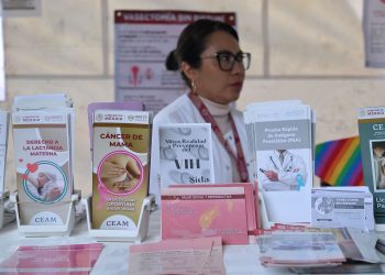 La feria fue inaugurada por el alcalde Octavio Rivero Villaseñor, acompañado por Frida Durán Sánchez, subdelegada de Prestaciones Económicas, Sociales y Culturales del ISSSTE, en representación del director general Martí Batres Guadarrama.