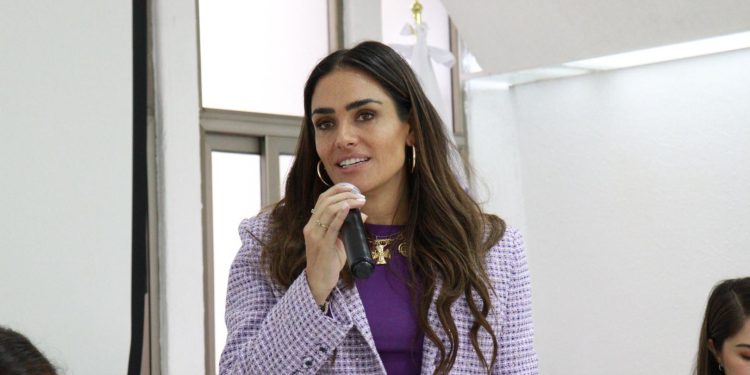 Durante la Séptima Sesión del Gabinete Violeta, la alcaldesa Alessandra Rojo de la Vega presentó resultados del programa Reacción Violeta, estrategia implementada en la Alcaldía Cuauhtémoc que ha respondido, atendido y acompañado a casi medio millar de mujeres, adolescentes y niñas víctimas de violencia de género.