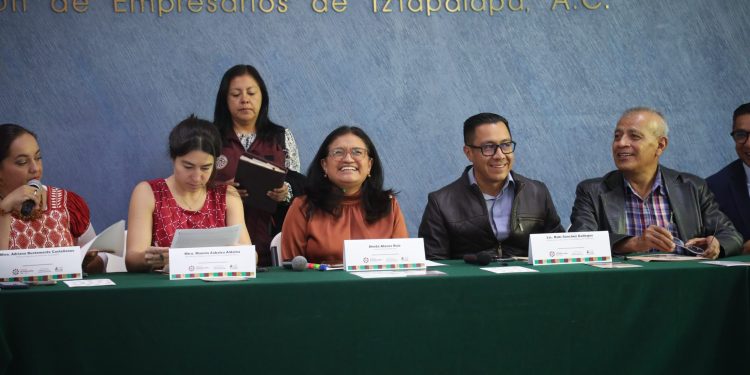 El Bando Número 5, aprobado por el Consejo de la alcaldía, permitirá fortalecer y orientar con mayor visión la planificación urbana hacia un modelo de desarrollo económico basado en criterios de responsabilidad ambiental, sostuvo la alcaldesa Aleida Alavez Ruiz.