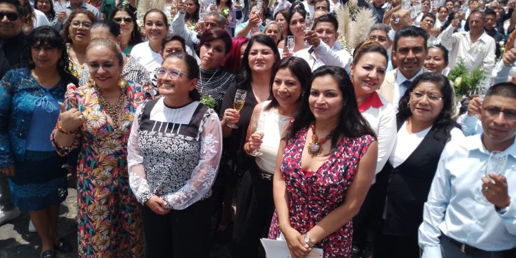 En el ex Convento de Culhuacán, más de 300 parejas contrajeron matrimonio civil teniendo como madrina de honor a la Alcaldesa de Iztapalapa, Aleida Alavez Ruiz.