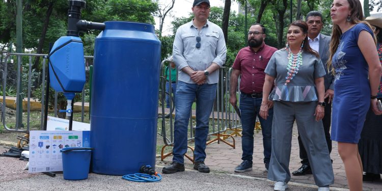 Presenta Brugada programa 'Cosecha de Lluvias' en Coyoacán