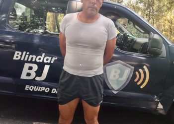La Dirección de Seguridad Ciudadana y Prevención del Delito de la Alcaldía Benito Juárez, elementos de BlindarBJ 360• en coordinación con la Secretaría de Seguridad Ciudadana de la CDMX, vecinos y usuarias del Parque Arboledas, logró la detención de un individuo señalado por hostigar sexualmente y amenazar a mujeres y usuarios de la zona. FOTO: Alcaldía BJ
