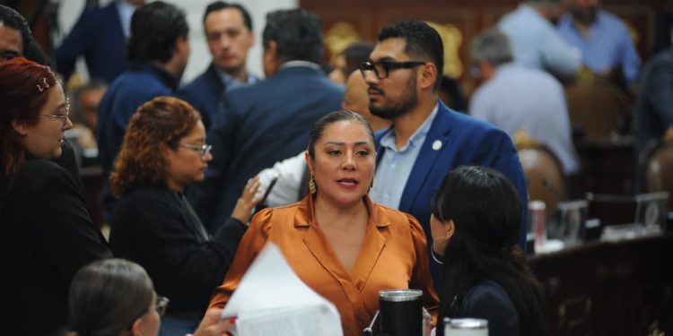 Aprueban dictamen que endurece sanciones contra franeleros  