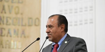 El legislador Pablo Trejo Pérez (PRD) advirtió el crecimiento exponencial del parque vehicular en la metrópoli, que actualmente supera los 6.4 millones de unidades, particularmente automóviles y motocicletas, lo que genera desafíos para la seguridad vial y la movilidad urbana. FOTO: Especial