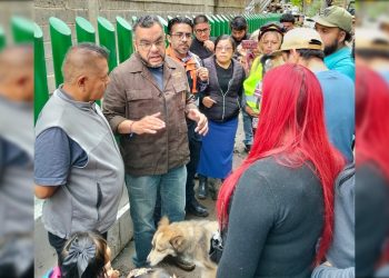 Encabezado por el alcalde Fernando Mercado, se realizan trabajos para el retiro de escombros tras deslizamiento de tierra en la ladera de la Col. Ixtlahualtongo. FOTOS: Especial