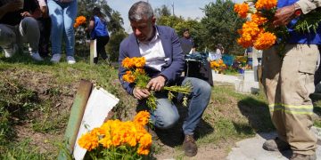 Mauricio Tabe, alcalde de Miguel Hidalgo, encabezó este sábado los festejos por el 150 Aniversario del Panteón Civil de Dolores, el más grande de América Latina, destacando su acervo histórico al albergar la Rotonda de las Personas Ilustres y tener la única una fosa común en funciones en la Ciudad de México.