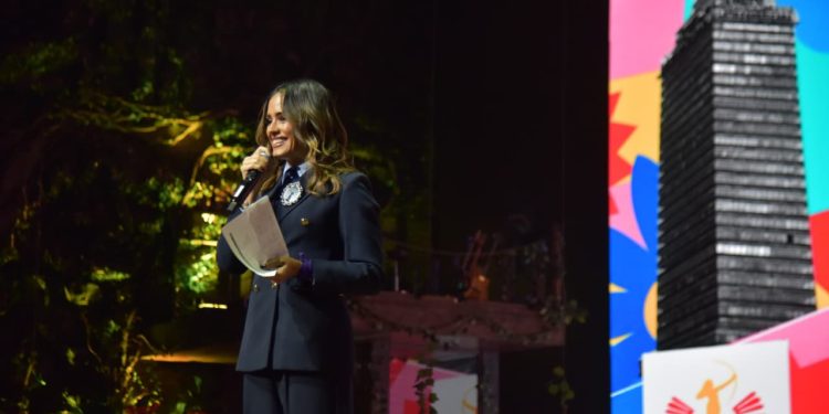 Al presentar su Primer Informe de Gobierno, la alcaldesa de la Cuauhtémoc, Alessandra Rojo de la Vega, destacó avances importantes en el acento feminista de su administración, en seguridad y orden público, recuperación de espacios públicos, privilegio de acciones ecológicas, confianza y cercanía con la gente, lo que ha brindado prosperidad y mejor calidad de vida para los habitantes de la demarcación. FOTO: Especial
