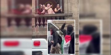 En su “Chilanguera” de este miércoles, la bancada de Morena acusó al diputado del PAN, Raúl Torres –a quien le atribuyen ser falso migrante– por haber gritado “palestinos terroristas” a un grupo de encapuchados que se manifestaban frente al Congreso de la CDMX, el lunes, con banderas de Palestina, apenas unos minutos después de la pelea a golpes en la Tribuna.