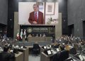 Otro que es mensaje: su gran aliado es el coordinador de los diputados federales, Ricardo Monreal, pues aunque no asistió al Informe, fue el único orador, además del magistrado. Guerra proyectó un videomensaje del legislador, en el que resalta su trayectoria, su labor, le desea suerte, pero sobre todo le ofrece todo su respaldo.